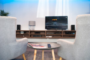 HEISSL Installationstechnik GmbH – Schauraum im Fachgeschäft Altmünster – HiFi und Fernseher